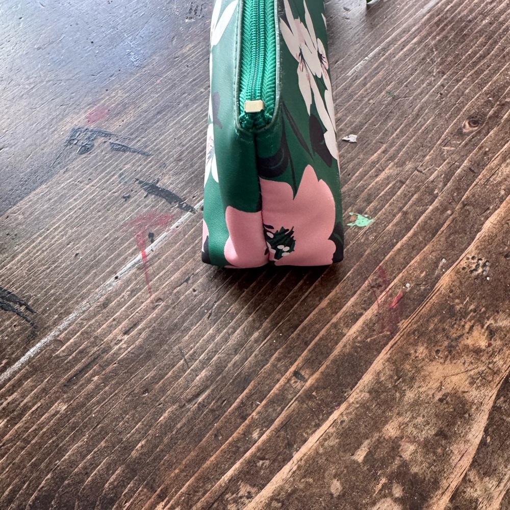Kate Spade ♠️ Green Floral Pencil Case with Accessories: ruler eraser&sharpener - Picture 2 of 11